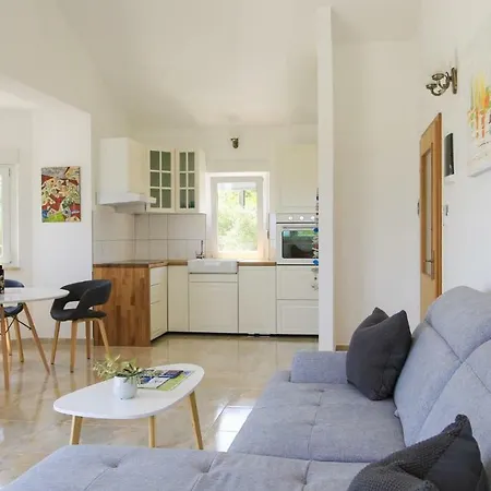 Villa Four Bedrooms Anita