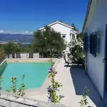 Seaview Anita With Two And Private Pool *