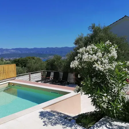 Seaview Anita With Two And Private Pool *