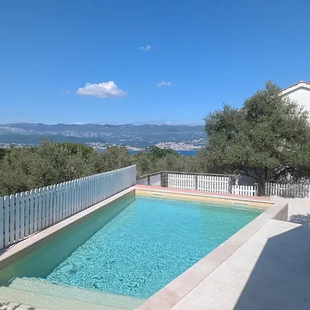 Seaview Anita With Two And Private Pool