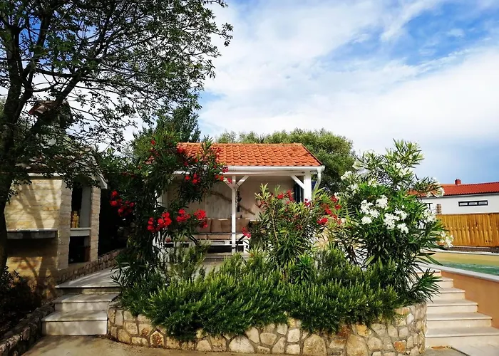 Seaview Anita With Two And Private Pool *