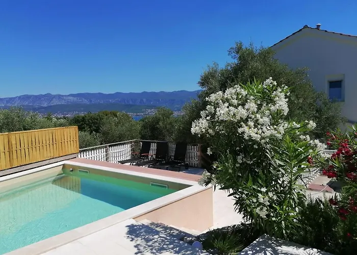 Seaview Anita With Two And Private Pool *