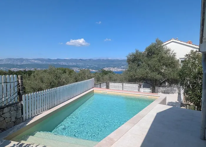 Seaview Anita With Two And Private Pool